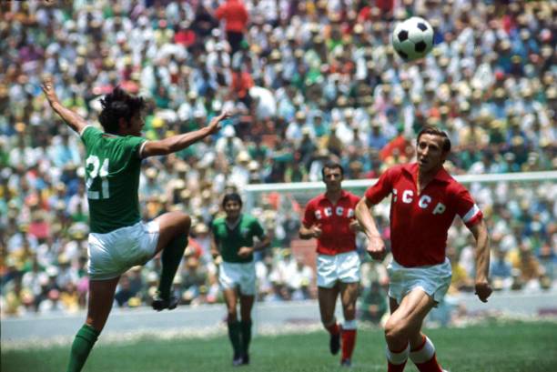 两队在中场 两队在中场