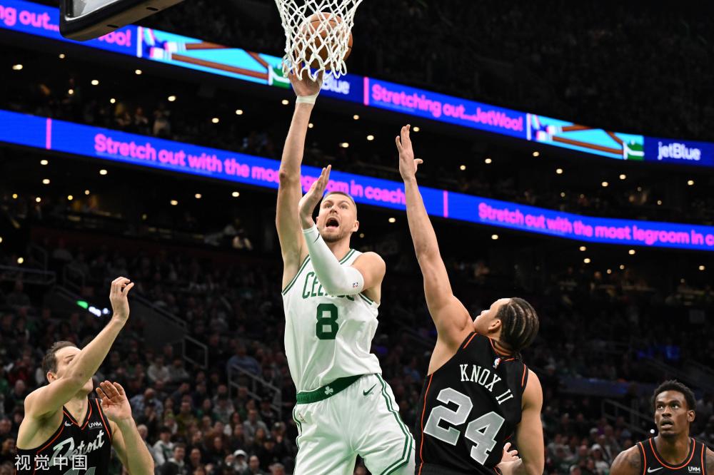 队在边锋位 队在边锋位