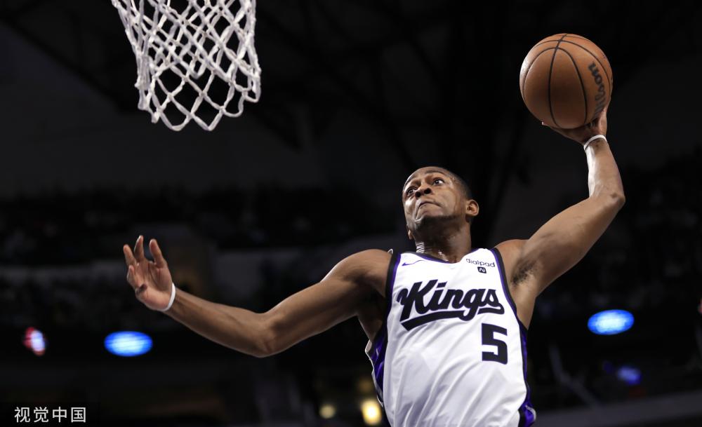 巴西醉汉穿人字拖误入8公里赛跑领先.